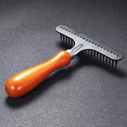 Wood carpet groomer - groomer, rake