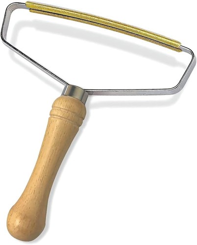 Lint remover carpet scraper - remover,